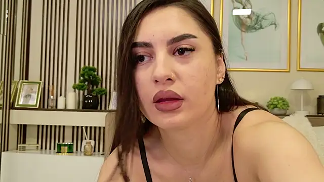 NicolePalm online show from June 10, 2026, 6:47 am