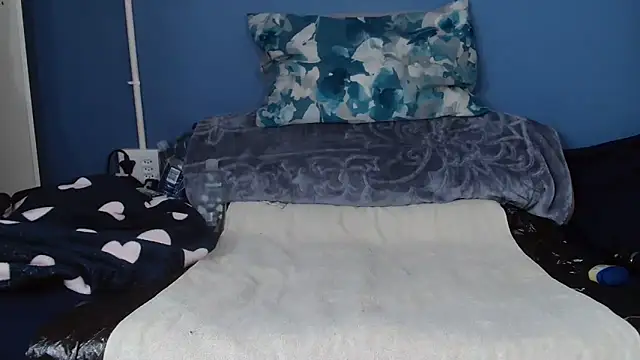 Sweet-Bella17 online show from June 10, 2026, 2:24 am