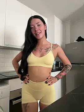 Karmenlovex online show from April 18, 2026, 12:18 pm