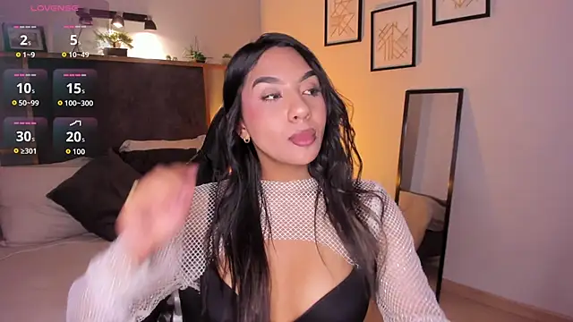 Lola 12  online show from June 11, 2026, 4:04 pm