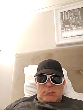 Snapshot of sk8brd_snwbrd_no_snitch chatting on April 2, 2026, 11:28 am sk8brd snwbrd no snitch online show from April 2, 2026, 11:28 am