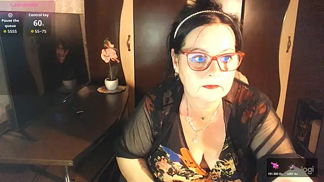 exiMIlf online show from June 30, 2026, 5:13 pm