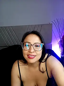 Eliana jhones  online show from March 18, 2026, 12:08 pm