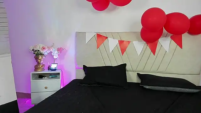 Eliana jhones  online show from March 10, 2026, 12:42 pm