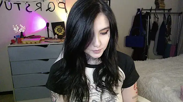 Snapshot of Rin_Tozier chatting on June 9, 2026, 8:32 pm Rin Tozier online show from June 9, 2026, 8:32 pm