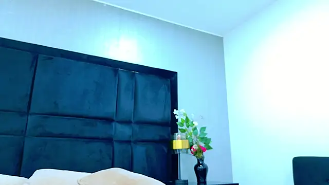 HollyOlson online show from June 10, 2026, 7:37 pm