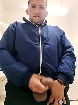 Snapshot of Hachi28 chatting on April 15, 2026, 12:49 am Hachi28 online show from April 15, 2026, 12:49 am