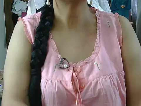 Snapshot of Hot_Sonniyaa chatting on April 13, 2026, 8:35 pm Hot Sonniyaa online show from April 13, 2026, 8:35 pm