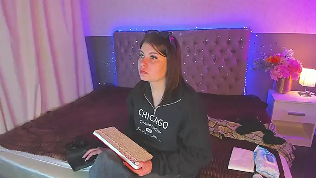 Snapshot of AmandaHoppe chatting on March 30, 2026, 4:58 am AmandaHoppe online show from March 30, 2026, 4:58 am