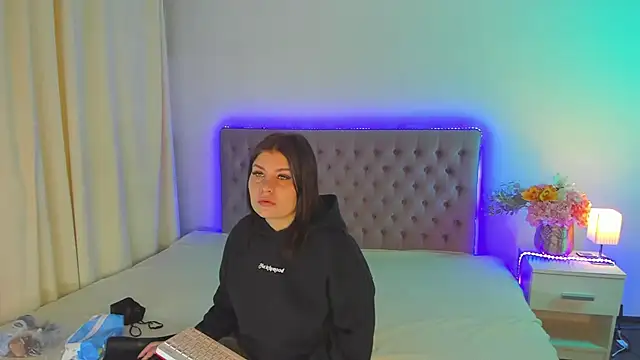 Snapshot of AmandaHoppe chatting on April 10, 2026, 5:03 am AmandaHoppe online show from April 10, 2026, 5:03 am