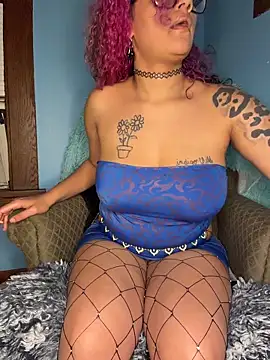 Snapshot of VelvetVixen_735 chatting on May 27, 2026, 1:57 am VelvetVixen 735 online show from May 27, 2026, 1:57 am