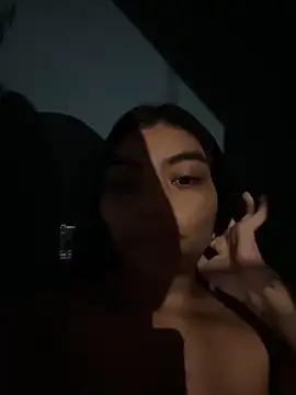 eimmy  skinny online show from June 2, 2026, 9:42 am