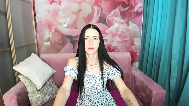 NoirDiva online show from July 7, 2026, 5:43 am