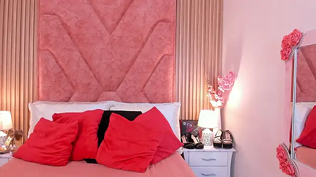 DanielaLeroy online show from February 28, 2026, 4:17 pm