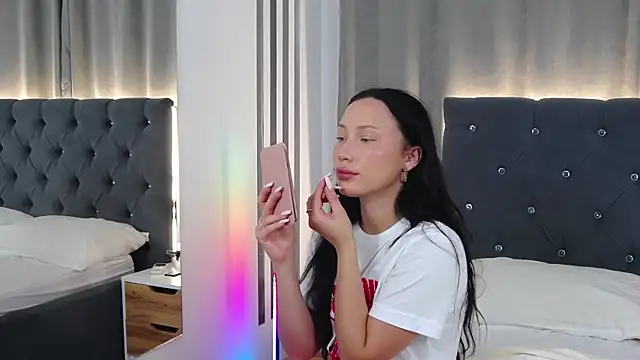 VikkyVonn online show from June 30, 2026, 11:10 am
