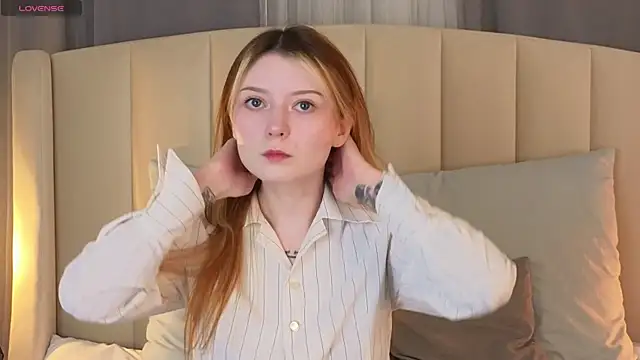 AlyssFrost online show from April 25, 2026, 2:14 am