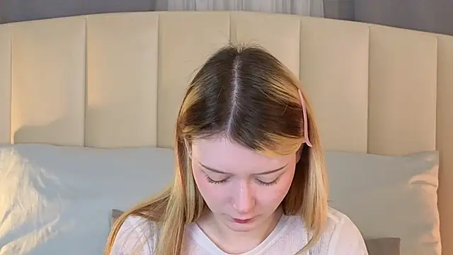 AlyssFrost online show from April 29, 2026, 2:16 am