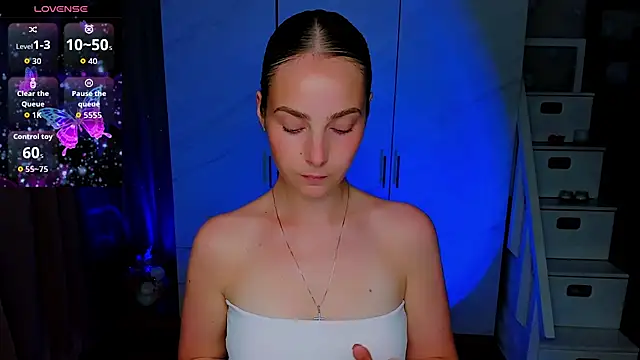 Maddy Wood  online show from July 4, 2026, 5:06 pm