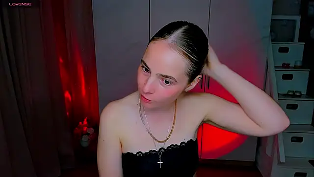 Maddy Wood  online show from June 19, 2026, 4:57 pm