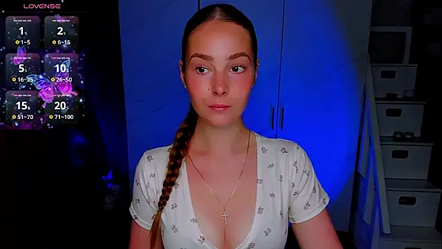 Maddy Wood  online show from July 3, 2026, 4:24 pm