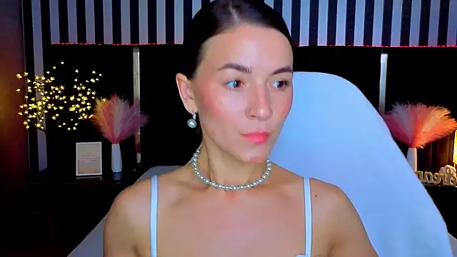Snapshot of GracefulMichelle chatting on June 27, 2026, 7:42 pm GracefulMichelle online show from June 27, 2026, 7:42 pm