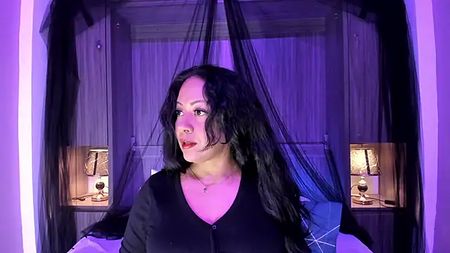AllieBennet online show from June 24, 2026, 7:44 pm