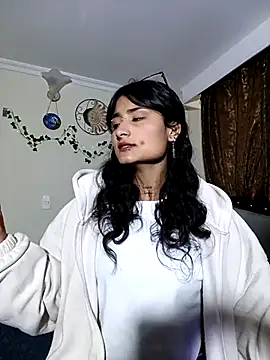 Lili  Clan online show from April 21, 2026, 4:24 pm