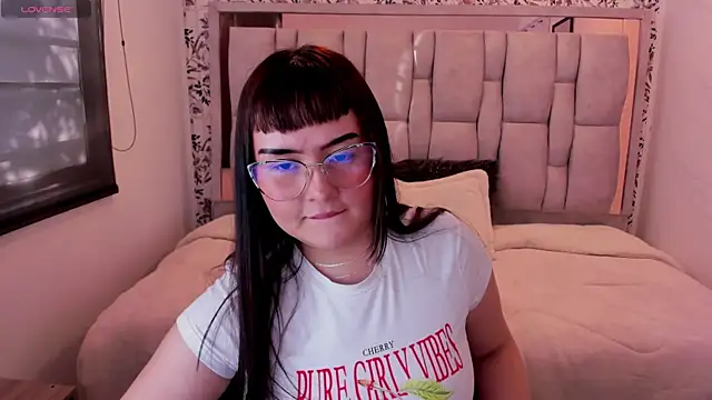 Sofi Blake   online show from May 8, 2026, 12:31 pm