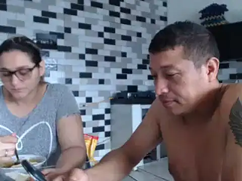 pareja latina2214 online show from February 19, 2026, 2:14 pm