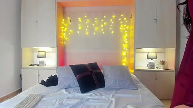 Snapshot of ElaRey_ chatting on March 24, 2026, 12:05 pm ElaRey online show from March 24, 2026, 12:05 pm