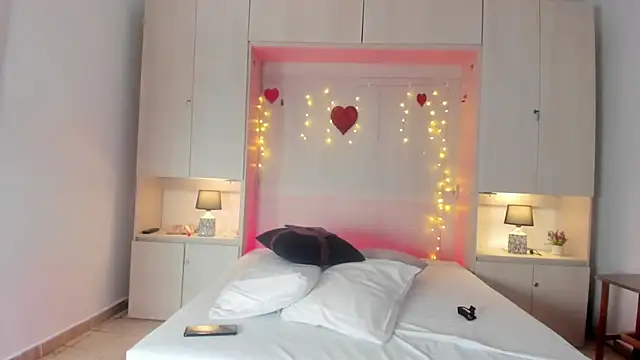 Snapshot of ElaRey_ chatting on March 16, 2026, 12:09 pm ElaRey online show from March 16, 2026, 12:09 pm