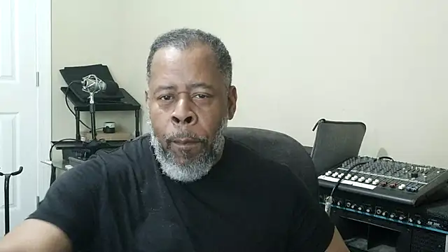 Cleozevo1961 online show from April 16, 2026, 3:24 pm