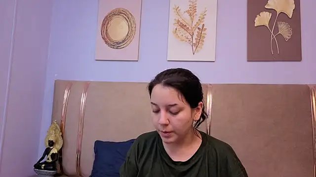 Chloe Noire online show from May 17, 2026, 3:39 am