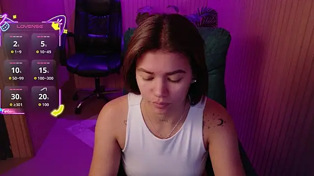 Alessia Monroe  online show from June 12, 2026, 8:17 pm