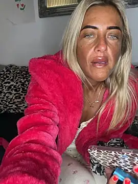 ScarlettGold  online show from April 24, 2026, 4:36 am