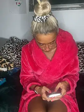 ScarlettGold  online show from April 29, 2026, 4:38 am