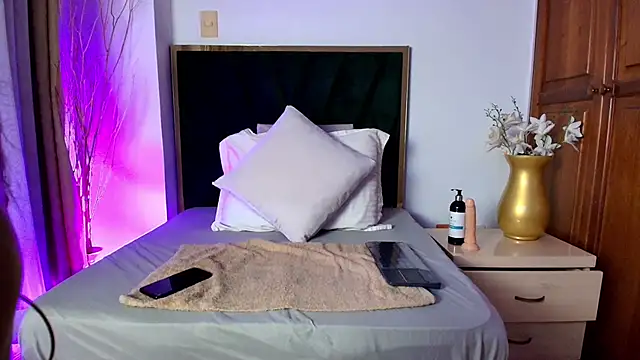 KatrionaNyx online show from April 22, 2026, 12:39 am