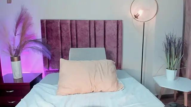 AnnaDenver online show from June 14, 2026, 2:24 am