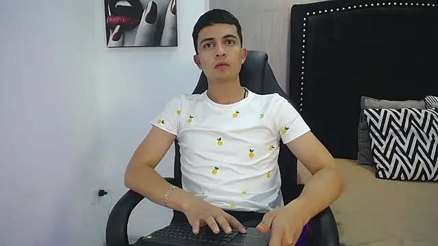 NewYoungHot online show from April 11, 2026, 8:34 pm