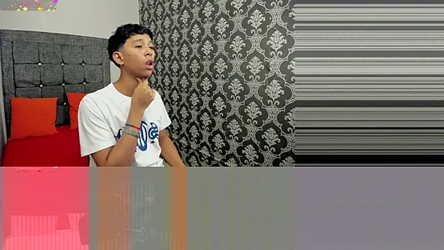 Little Twink19x online show from June 24, 2026, 7:33 pm