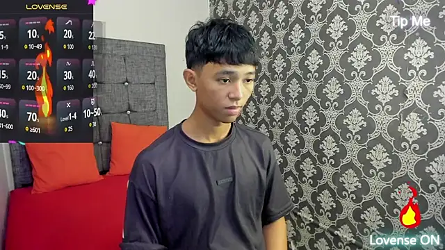 Little Twink19x online show from June 6, 2026, 7:41 pm