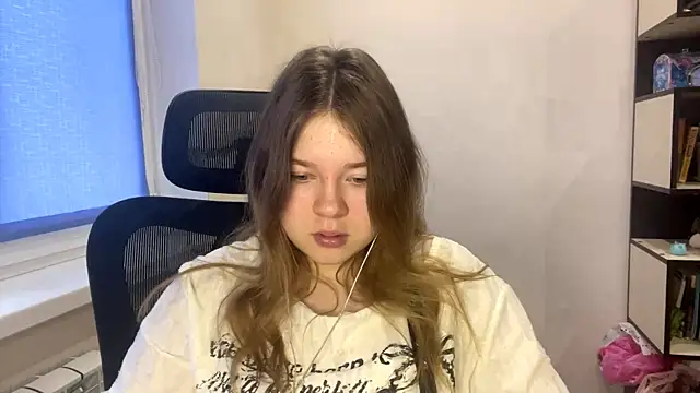 Snapshot of TomikoPfau chatting on April 3, 2026, 3:13 am TomikoPfau online show from April 3, 2026, 3:13 am