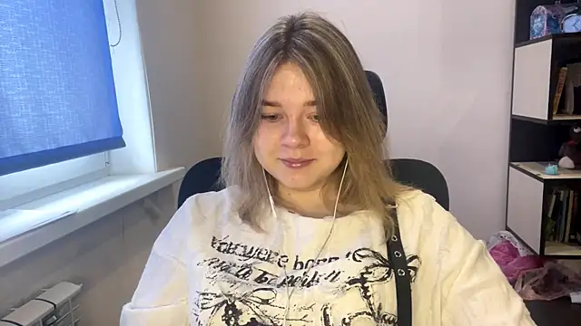 Snapshot of TomikoPfau chatting on April 6, 2026, 7:53 am TomikoPfau online show from April 6, 2026, 7:53 am