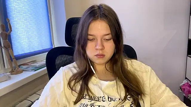 Snapshot of TomikoPfau chatting on March 6, 2026, 7:47 am TomikoPfau online show from March 6, 2026, 7:47 am