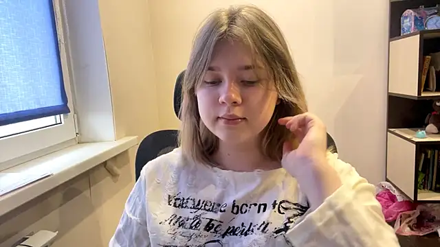 Snapshot of TomikoPfau chatting on April 12, 2026, 5:11 am TomikoPfau online show from April 12, 2026, 5:11 am