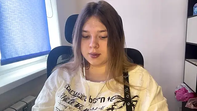 Snapshot of TomikoPfau chatting on April 2, 2026, 7:48 am TomikoPfau online show from April 2, 2026, 7:48 am