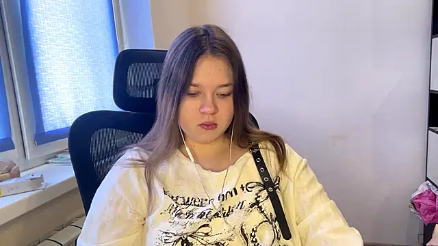 Snapshot of TomikoPfau chatting on March 9, 2026, 7:45 am TomikoPfau online show from March 9, 2026, 7:45 am