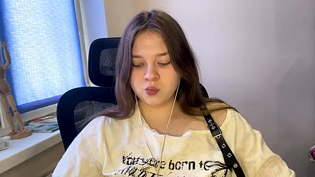 Snapshot of TomikoPfau chatting on March 5, 2026, 9:17 am TomikoPfau online show from March 5, 2026, 9:17 am