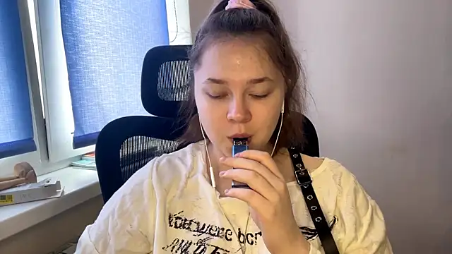 Snapshot of TomikoPfau chatting on March 7, 2026, 7:48 am TomikoPfau online show from March 7, 2026, 7:48 am