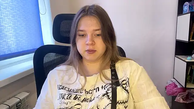 Snapshot of TomikoPfau chatting on March 31, 2026, 7:43 am TomikoPfau online show from March 31, 2026, 7:43 am